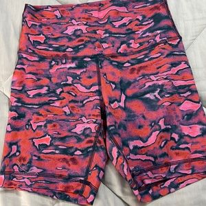 LULULEMON  women Short 6”